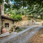 In A Overlooking Val Di Chiana Nyaraló